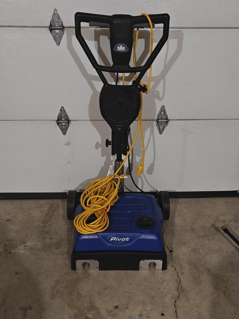 Windsor Pivot Floor Scrubber