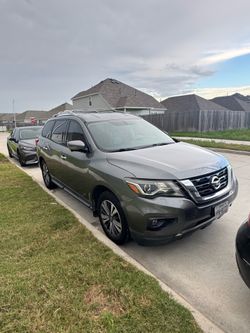 2017 nissan pathfinder sl dark gray $10,000 O.B.O