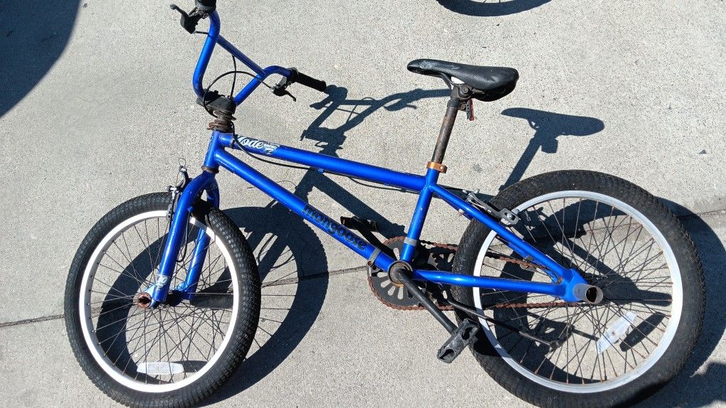 Mongoose bmx cheap bike blue