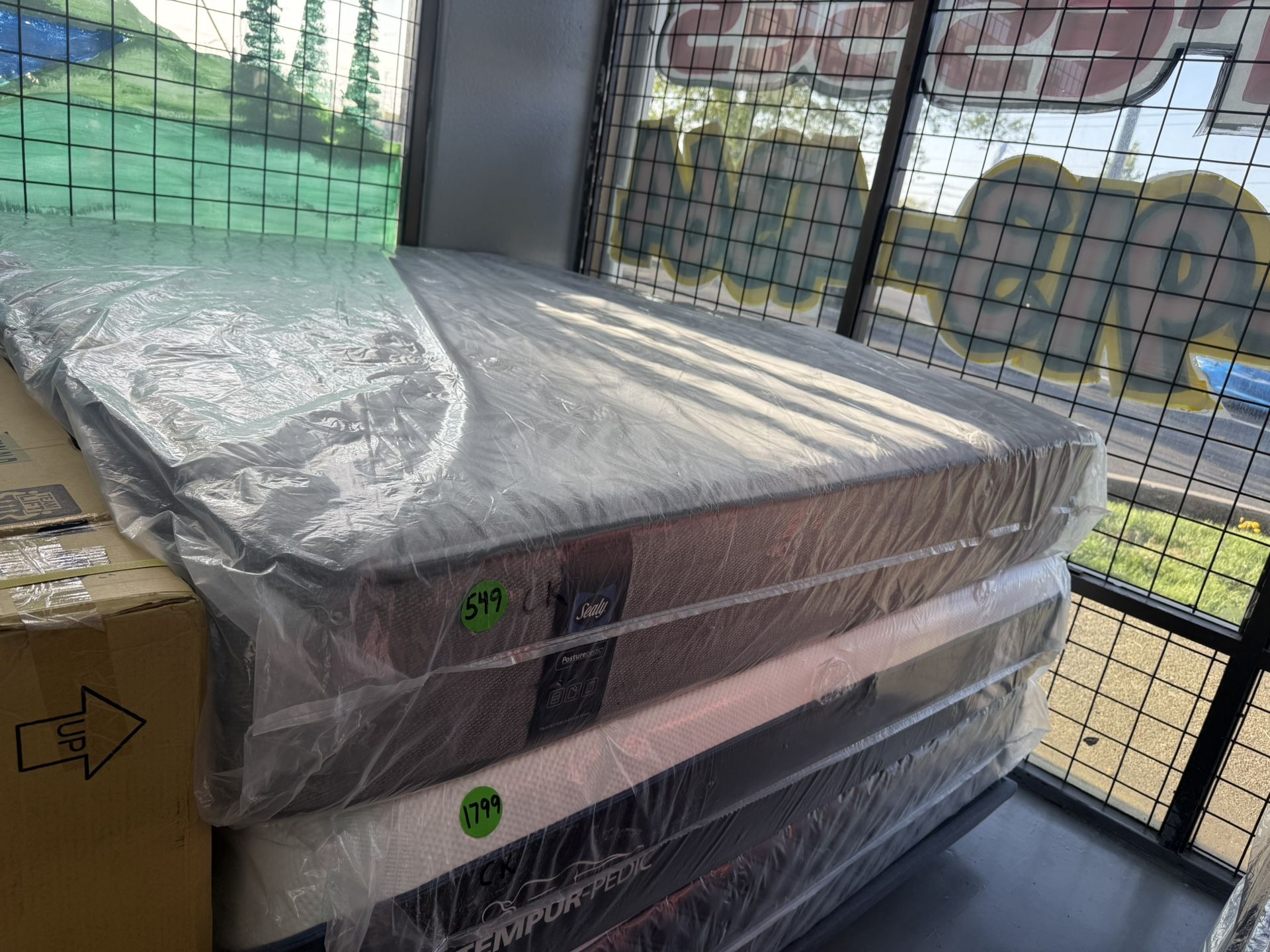 CALIFORNIA KING SIZE SEALY POSTUREPEDIC (FIRM) MATTRESS & BOX SPRINGS BED SET