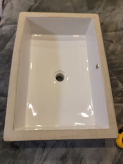 Undermount rectangular sink