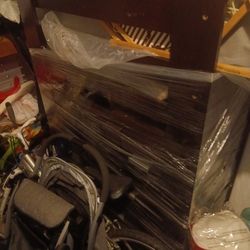 Bedroom Set And Folding Table 