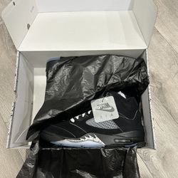Jordan 5 Black metallic Size 10.5 2025 DS