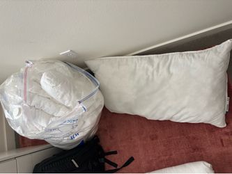 Free king size pillow and queen size comforter