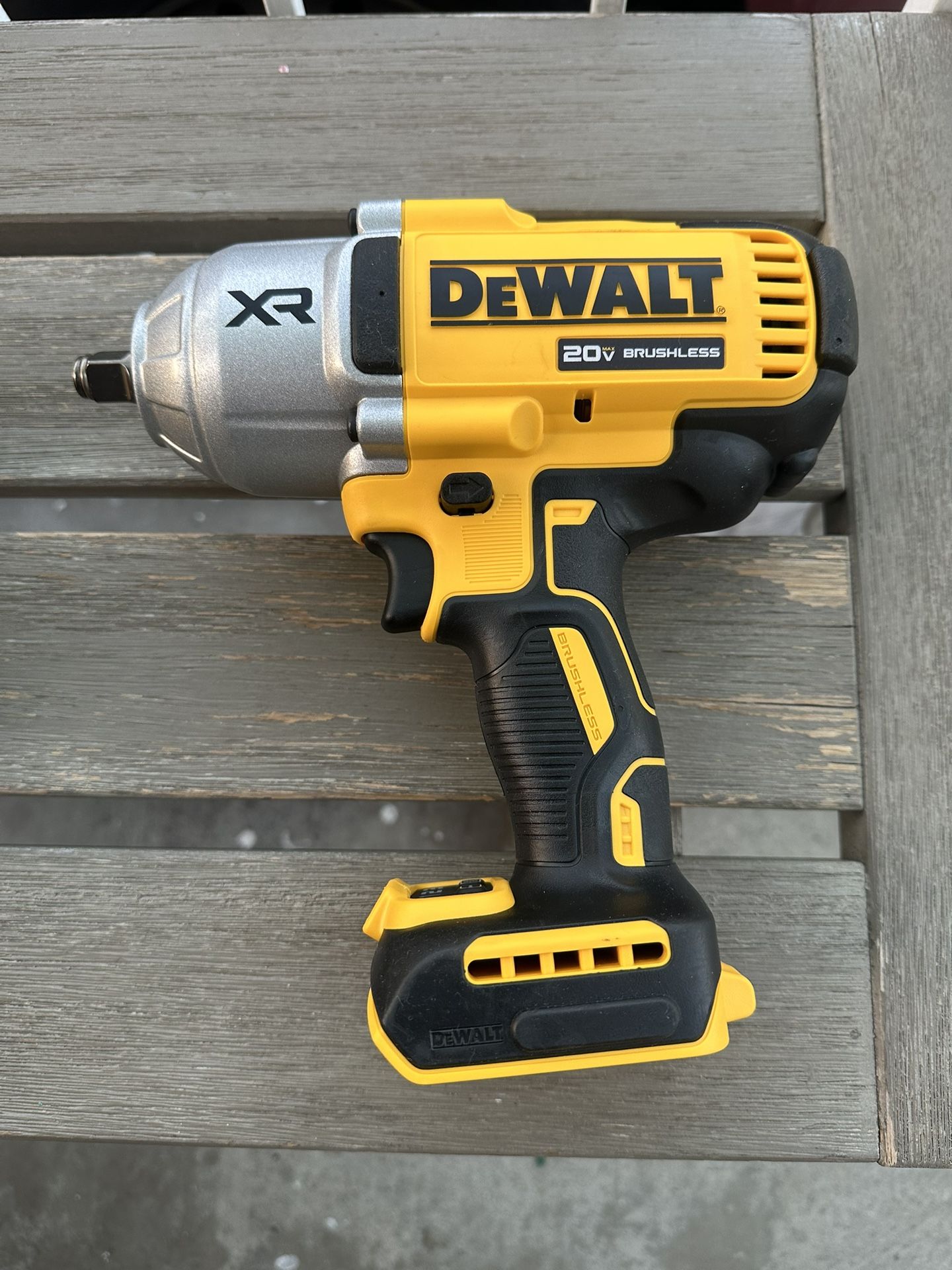 New 20v Dewalt Xr Brushless 3speed 1/2 Impact Tool Only