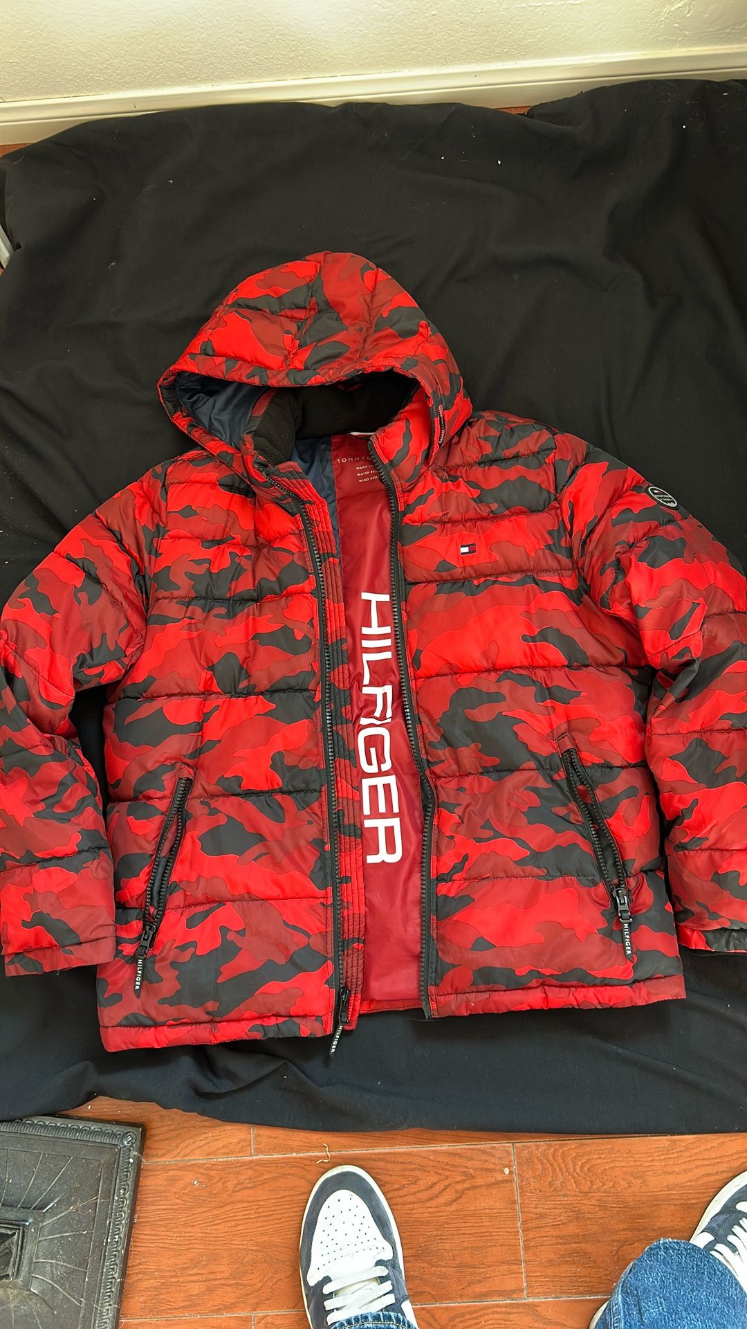 Tommy Hilfiger Red Camo Puffer Jacket Men’s Size Large