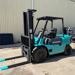 Mitsubishi 8000lb Forklift
