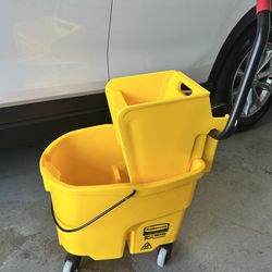 Rubbermaid® WaveBrake® Bucket/Wringer