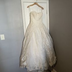 Oleg Cassini Ballgown - Ivory Size 6/ Garment Bag