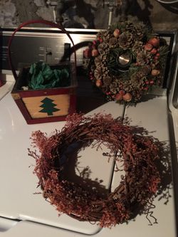 Wood Xmas basket & wreath
