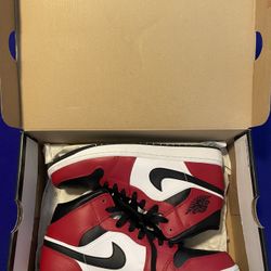 Jordan 1 Mid Chicago Toe