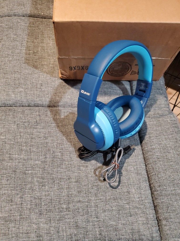 iClever BTH12 Kids Bluetooth Headphones