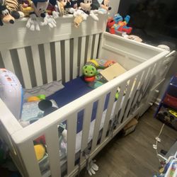 Crib With Drawers 