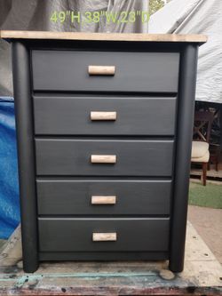 Black 5/drawer wood dresser
