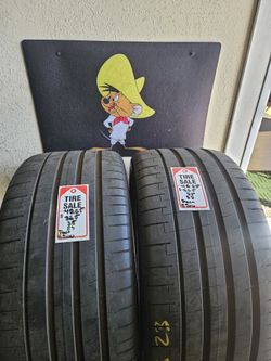 335/35/23 Pirelli Tires (2)