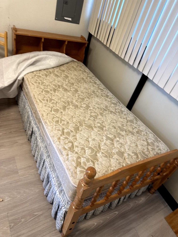 Great Condition Complete Twin Bed $ 50