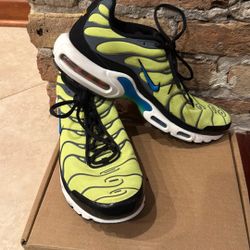 Nike arm air Men’s Size 12