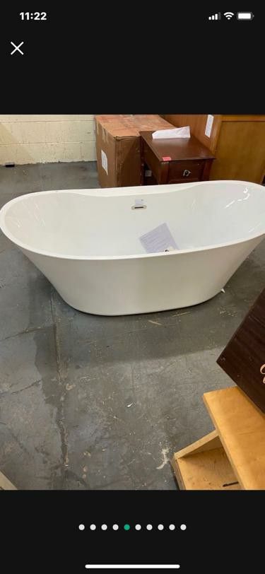 allen + roth Canberra 29-in W x 60-in L Gloss White Acrylic Oval Reversible Drain Freestanding Soaking Bathtub (Crack on the surface of the acrylic)se
