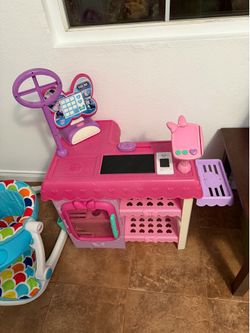 Minnie Mouse grocery store