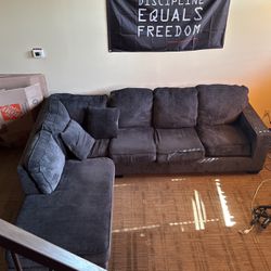 Sectional Couch! Legs And Coushins Included