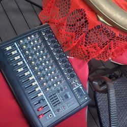 Mezcladora Amplificador  Para Grupo O Dj