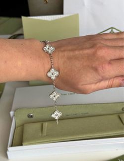 Van Cleef Bracelet, 18k gold, VVS diamonds