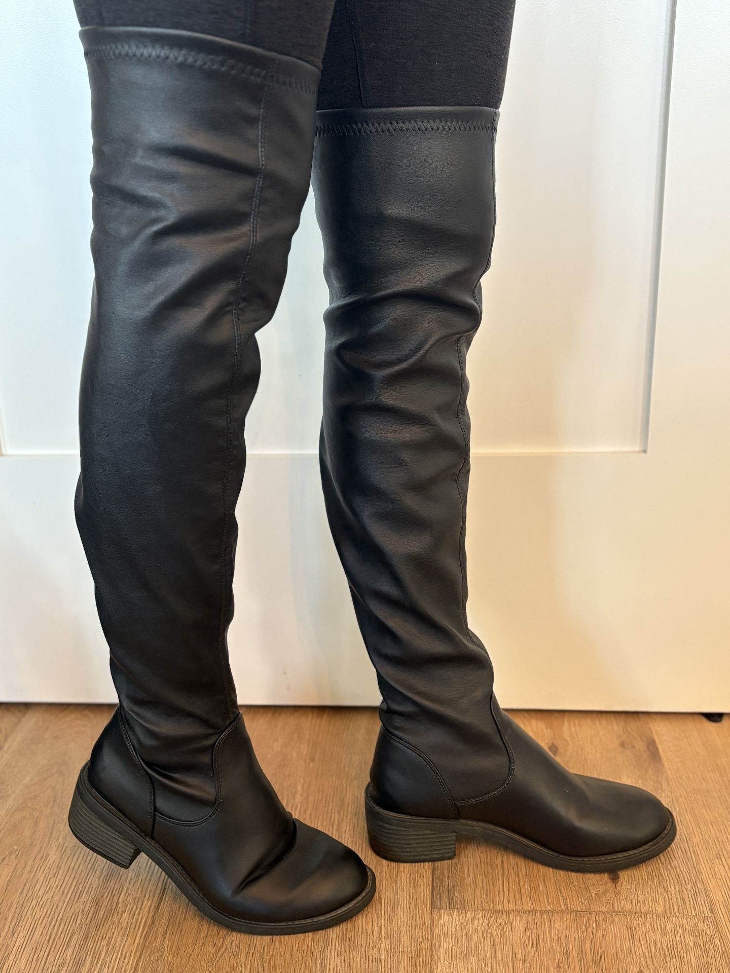 Black Knee-high Faux Leather Boots