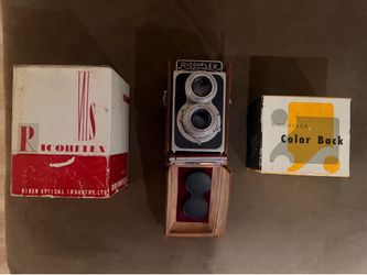 Ricohflex Model VII and color back accessory.