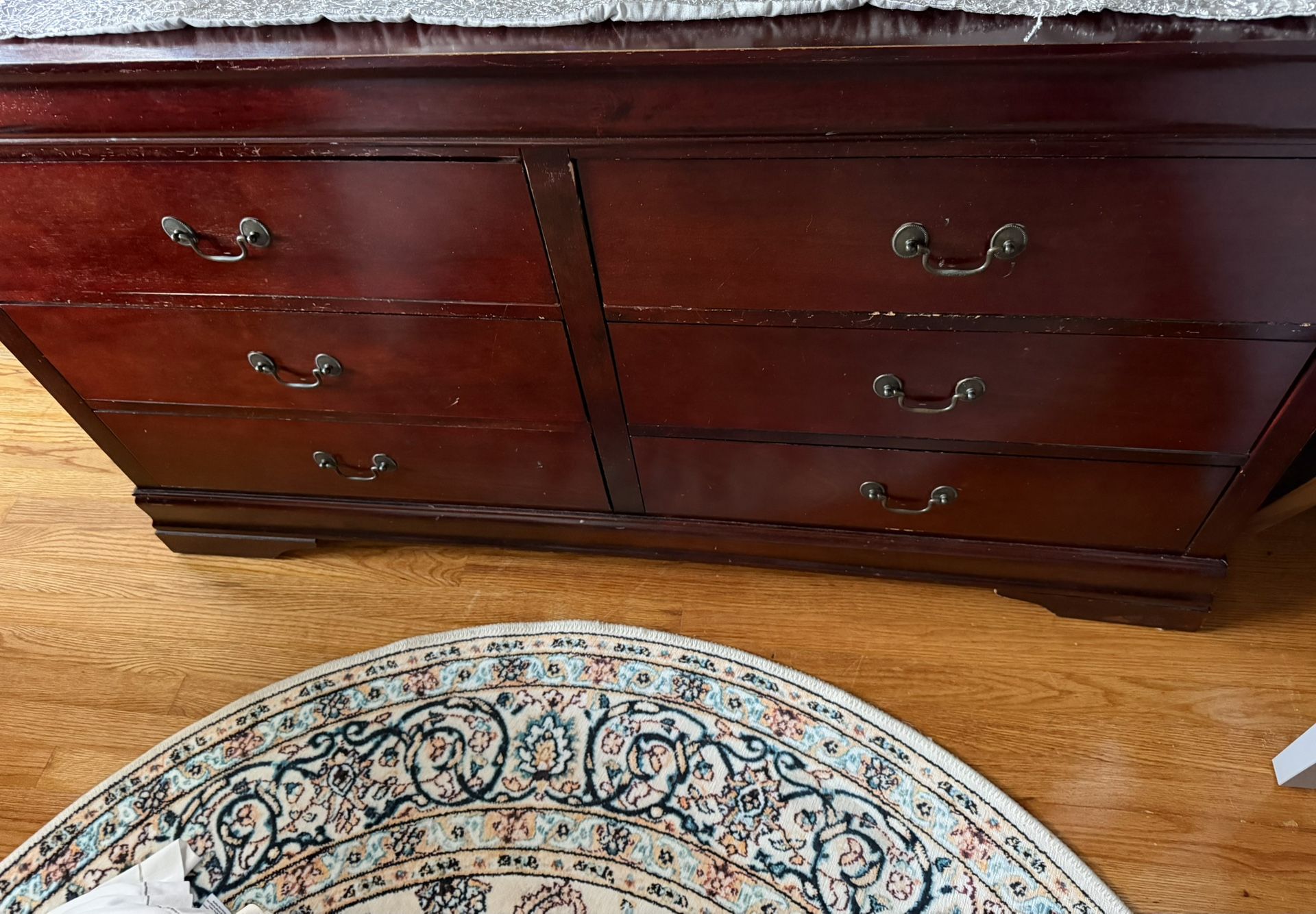 Dresser And 2 Nightstands 