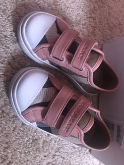 Cute Burberry girls 5c firm