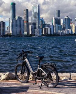 Like New Urtopia Carbon Atom E-Bike