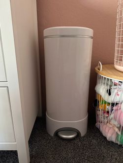 Munchkin diaper pail