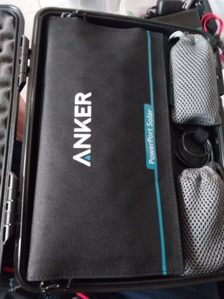 ANKER , RAVPOWER & PELICAN 1075 Hard Case
