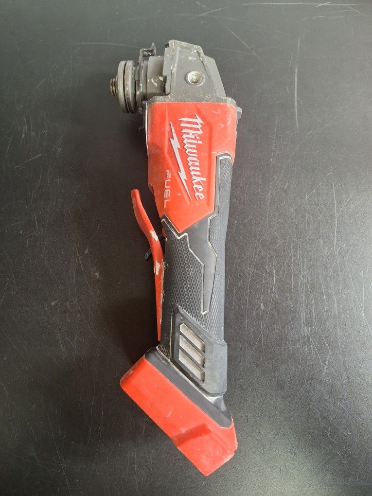MILWAUKEE TOOLS DISC GRINDER