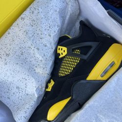Jordan 4 Retro Thunder 