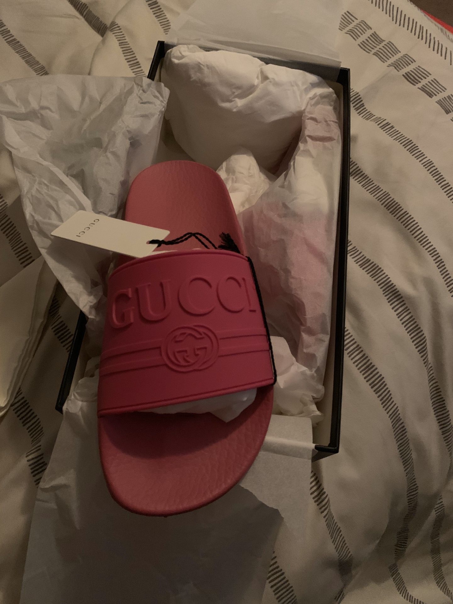 Gucci pink rubber slides