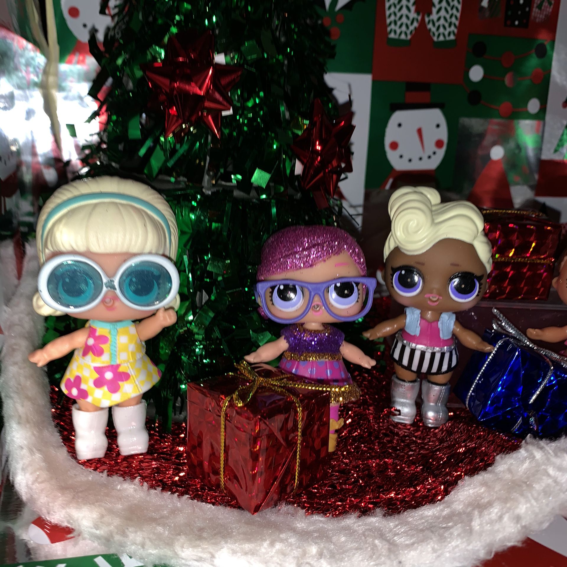 huge LOL lot dolls and perfect for Xmas
