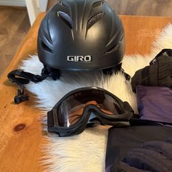 GIRO SKI OR SNOWBOARDING HELMET