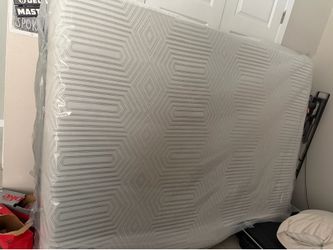 Queen memory foam matress!