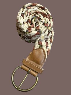🌸Women's braided woven belt featuring a mix of cream, brown, tan, and olive green earth tones.