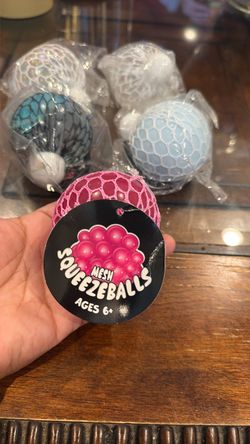 Mesh squeezeballs