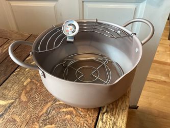 TEMPURA FRYER POT, barely used -