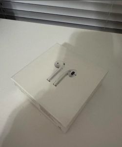 Apple AirPods 1st generation wireless charging case