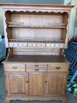Hutch- Bookshelf/Plate Display