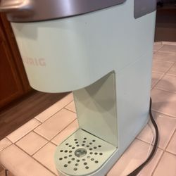 KEURIG Coffee Machine 