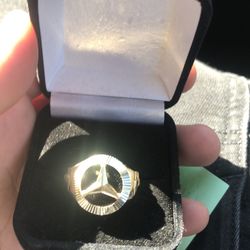Tryna to get rid of my Benz ring , hmu peronally Good buisness only 14 K Gold