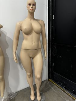 Female mannequin