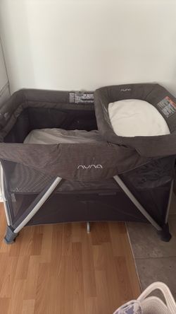 Nuna playpen and bassinet with changing station