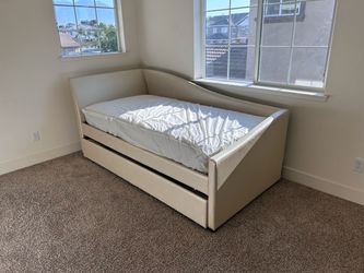 Contemporary Leatherette Daybed w/ Roll-Out Trundle — Ivory