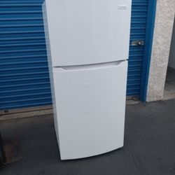 Medium Size Fridge In Working Condition Delivery Available Good For Small Kitchen Or Bedroom 